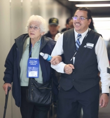 Veteran escorted by American Airlines employee